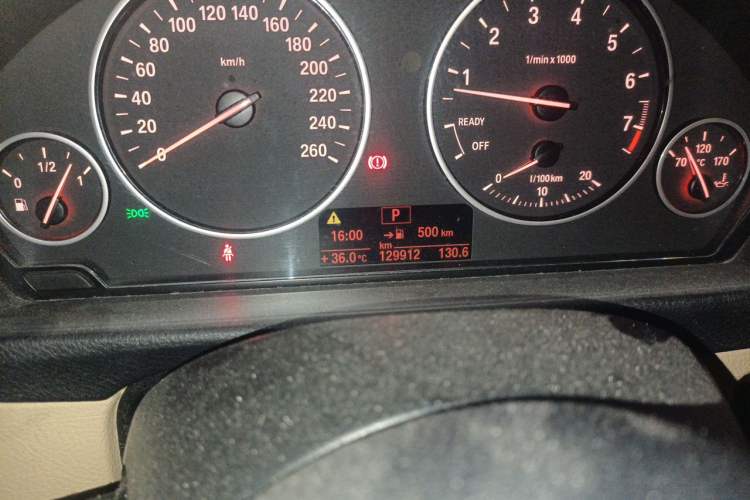 Used BMW 3 Series 2013 320i Sport Edition Odometer Close Up