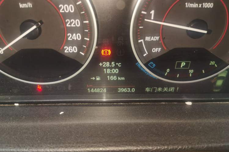 Used BMW 3 Series 2013 328i Sport Design Package Odometer Close Up