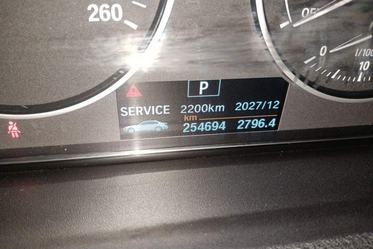 Used BMW 3 Series 2013 320Li Fashion Model Odometer Close Up