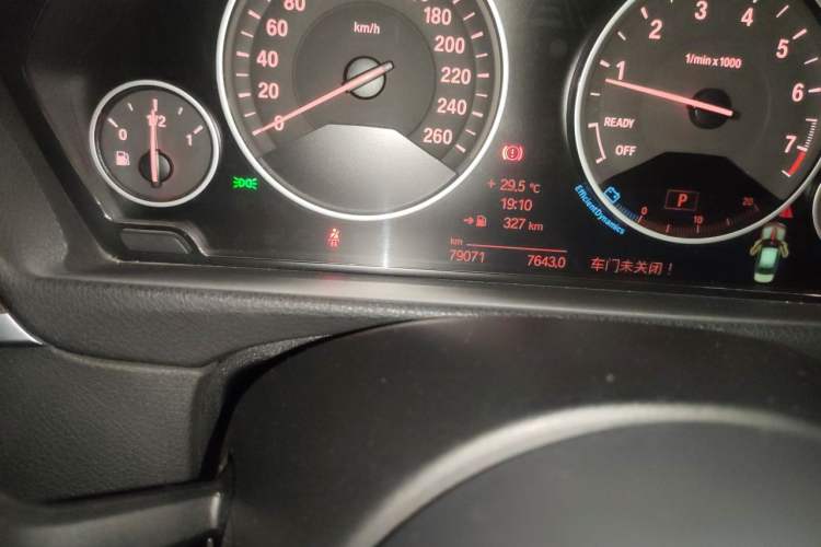 Used BMW 3 Series 2013 Facelifted 320Li Luxury Design Package Odometer Close Up