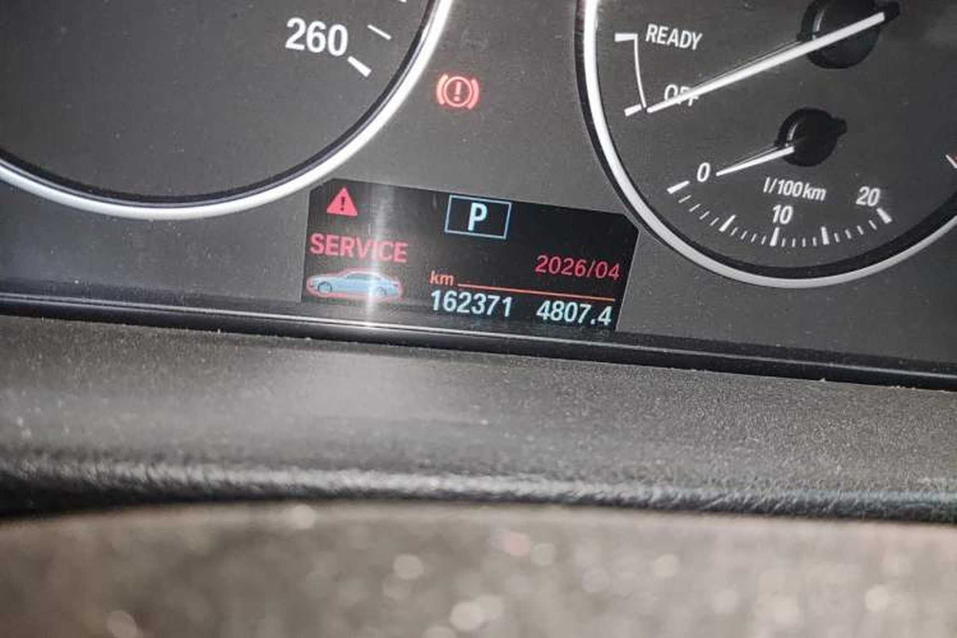 Used BMW 3 Series 2013 320Li Fashion Model Odometer Close Up