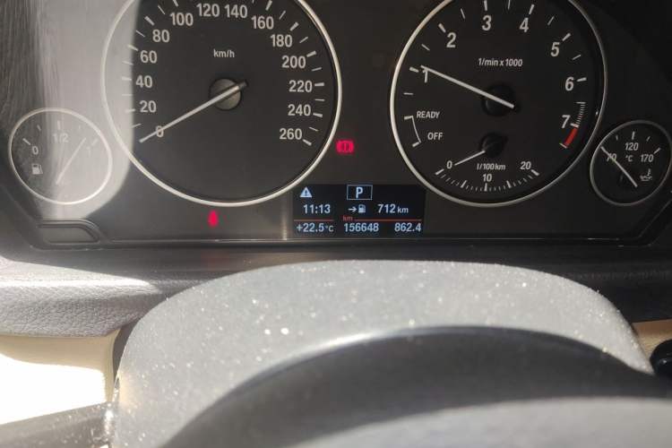 Used BMW 3 Series 2013 320Li Fashion Model Odometer Close Up