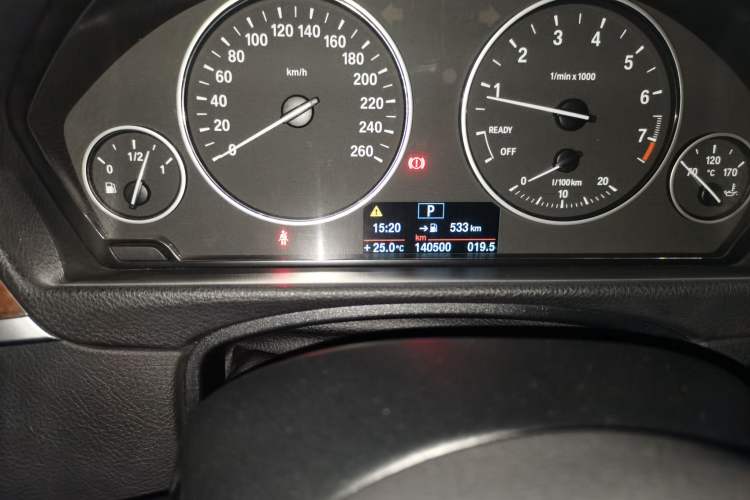 Used BMW 3 Series 2013 320Li Fashion Model Odometer Close Up