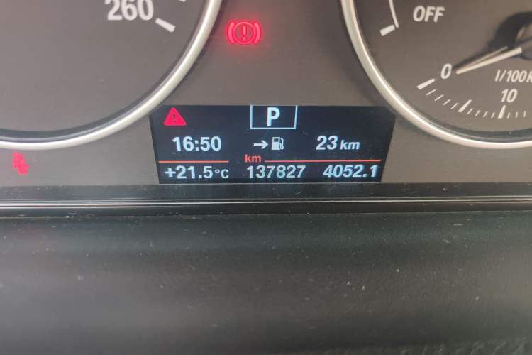 Used BMW 3 Series 2013 320Li Fashion Model Odometer Close Up