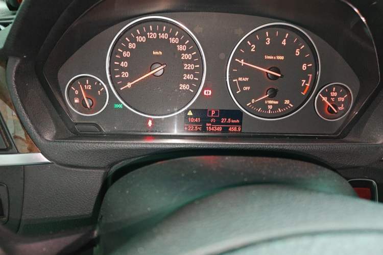 Used BMW 3 Series 2013 320Li Fashion Model Odometer Close Up