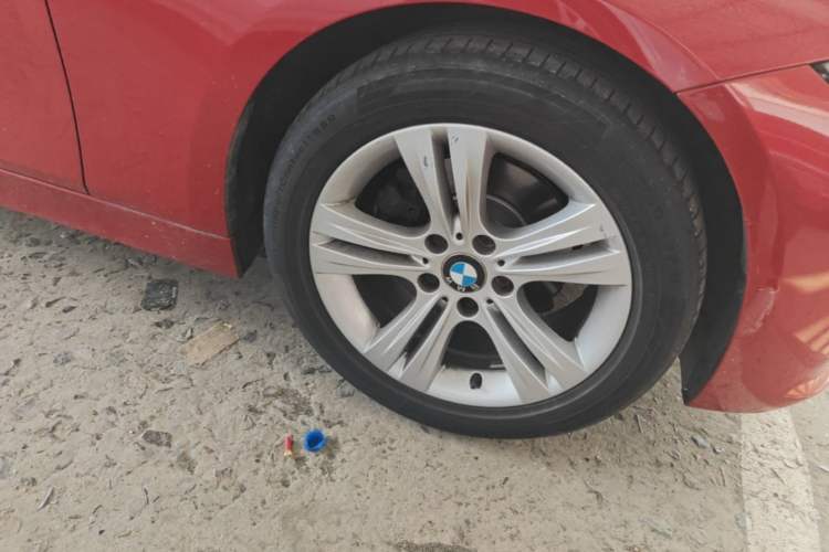 Used BMW 3 Series 2013 320i Sport Design Package Right Front Wheel Hub