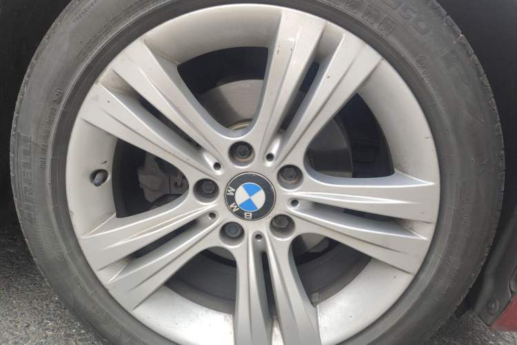 Used BMW 3 Series 2013 320i Sport Design Package Right Front Wheel Hub
