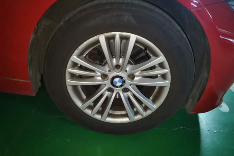 Used BMW 3 Series 2013 320Li Fashion Model Right Front Wheel Hub