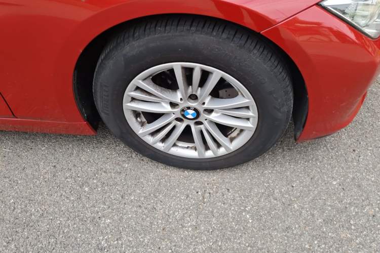 Used BMW 3 Series 2013 320Li Fashion Model Right Front Wheel Hub