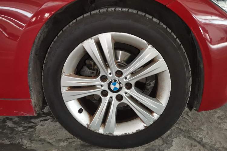 Used BMW 3 Series 2013 320i Sport Design Package Right Front Wheel Hub
