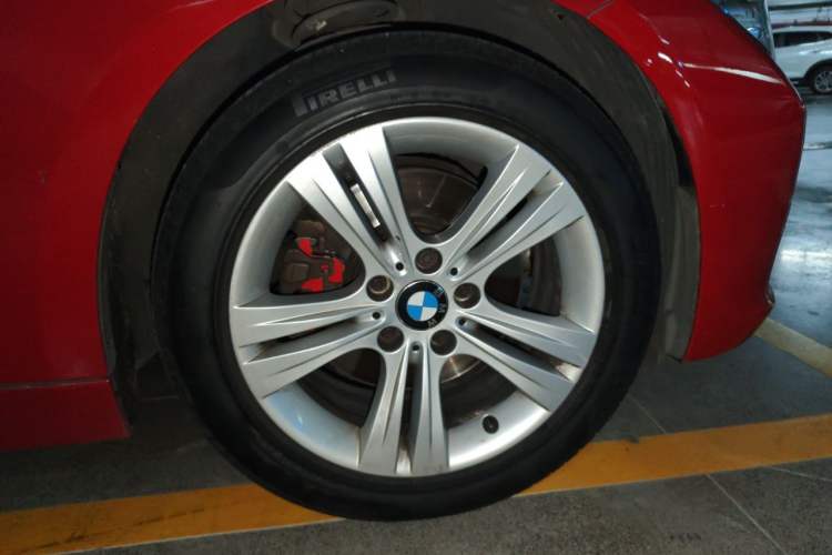 Used BMW 3 Series 2013 328i Sport Design Package Right Front Wheel Hub