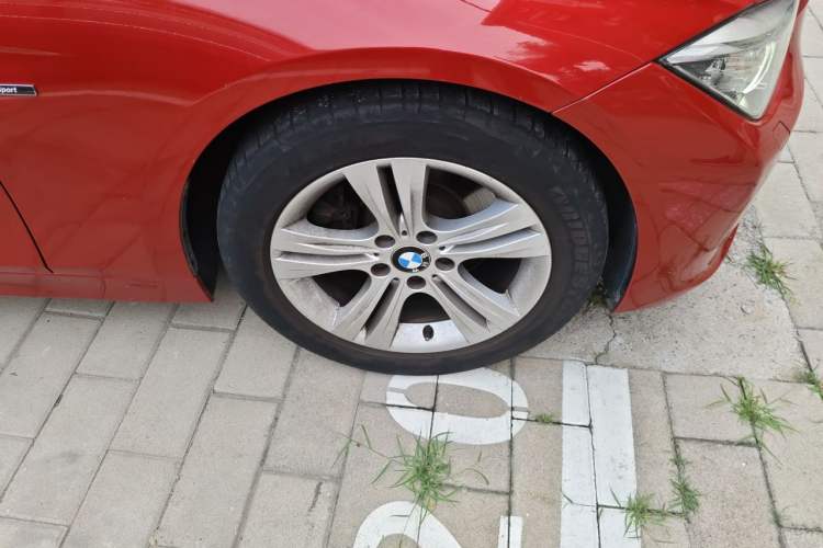 Used BMW 3 Series 2013 Facelifted 328i Sport Design Package Right Front Wheel Hub