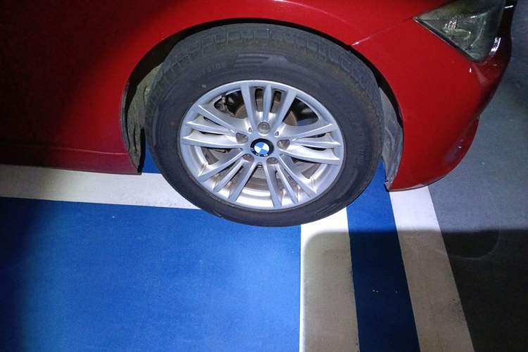 Used BMW 3 Series 2013 320Li Fashion Model Right Front Wheel Hub