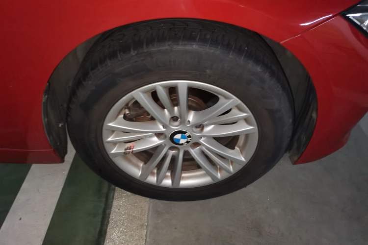 Used BMW 3 Series 2013 320Li Fashion Model Right Front Wheel Hub