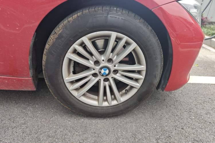 Used BMW 3 Series 2013 320Li Fashion Model Right Front Wheel Hub