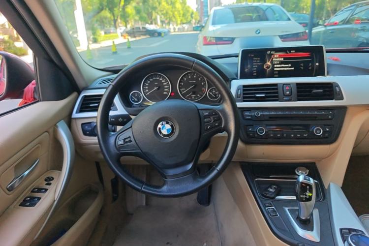 Used BMW 3 Series 2013 320i Active Edition Steering Wheel