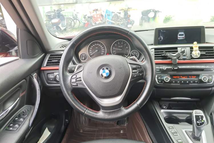 Used BMW 3 Series 2013 Facelifted 328i Sport Design Package Steering Wheel