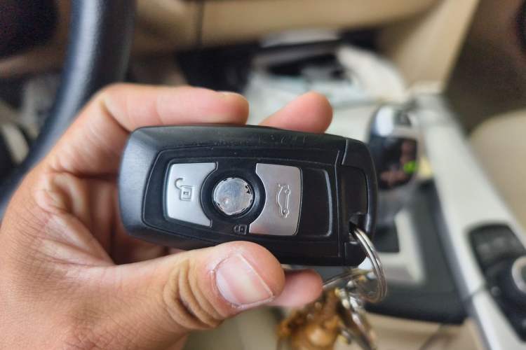 Used BMW 3 Series 2013 320i Sport Edition Vehicle Key
