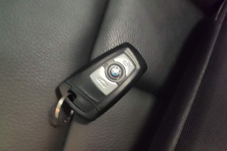Used BMW 3 Series 2013 320i Sport Edition Vehicle Key