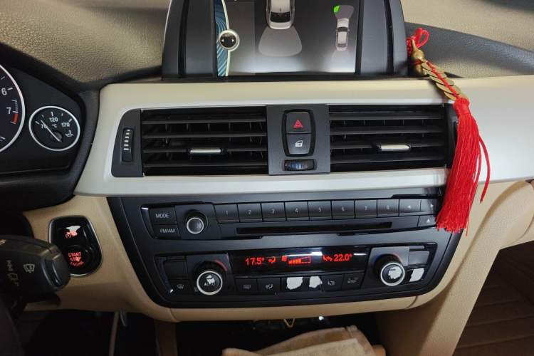 Used BMW 3 Series 2013 320Li Fashion Model Audio And AC Panel