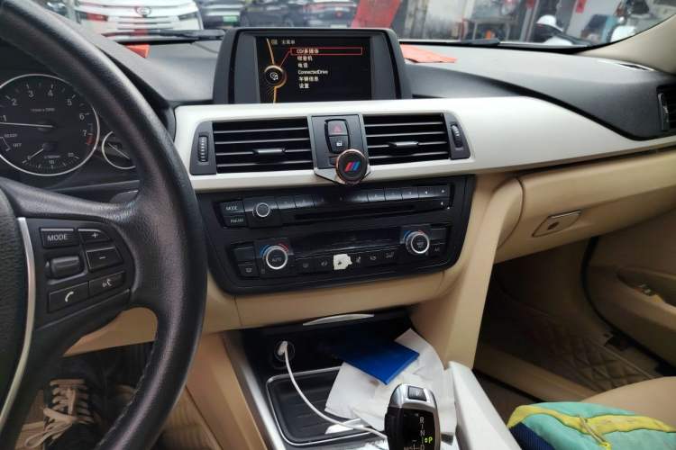 Used BMW 3 Series 2013 320Li Fashion Model Audio And AC Panel