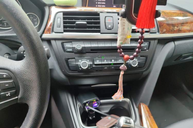 Used BMW 3 Series 2013 320Li Fashion Model Audio And AC Panel