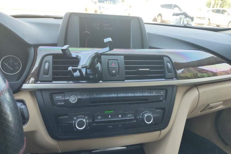 Used BMW 3 Series 2013 320Li Fashion Model Audio And AC Panel