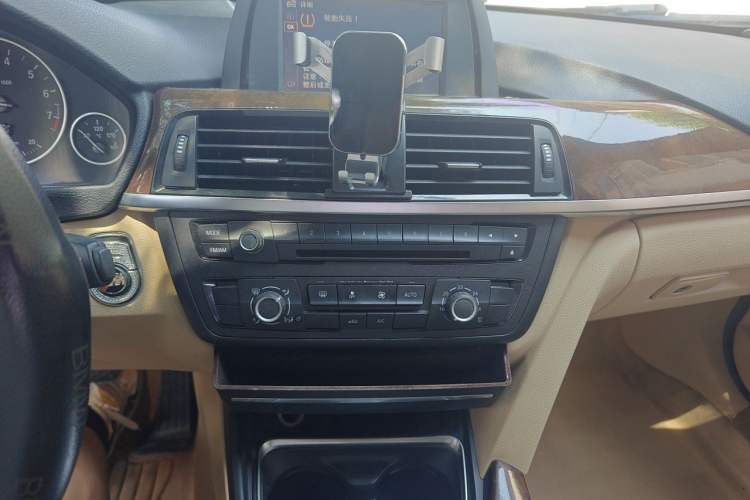 Used BMW 3 Series 2013 320Li Fashion Model Audio And AC Panel