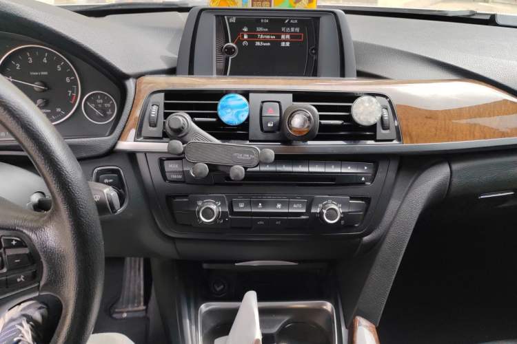 Used BMW 3 Series 2013 320Li Fashion Model Audio And AC Panel