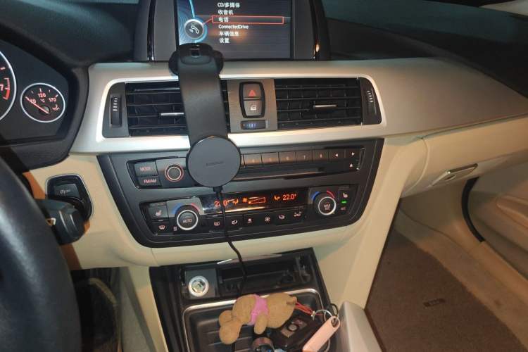 Used BMW 3 Series 2013 320i Sport Edition Audio And AC Panel