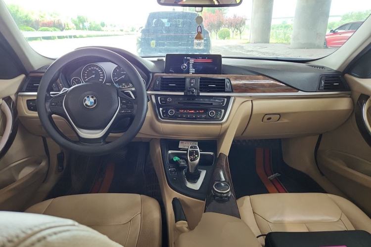 Used BMW 3 Series 2013 Facelifted 320Li Luxury Design Package Center Console