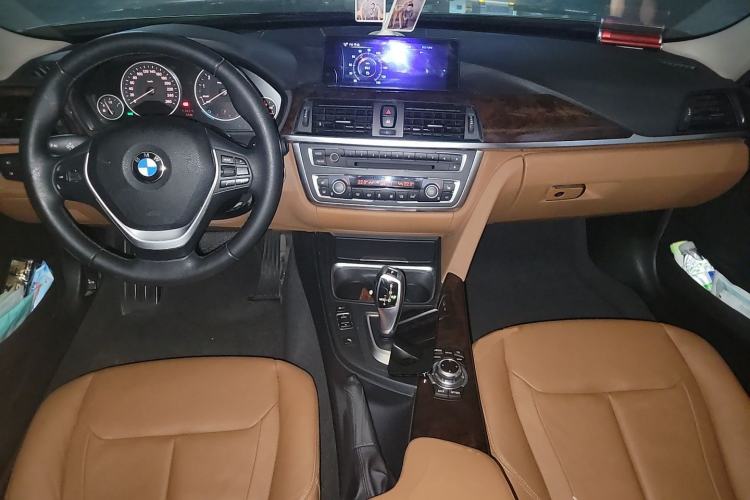 Used BMW 3 Series 2013 Facelifted 320Li Luxury Design Package Center Console