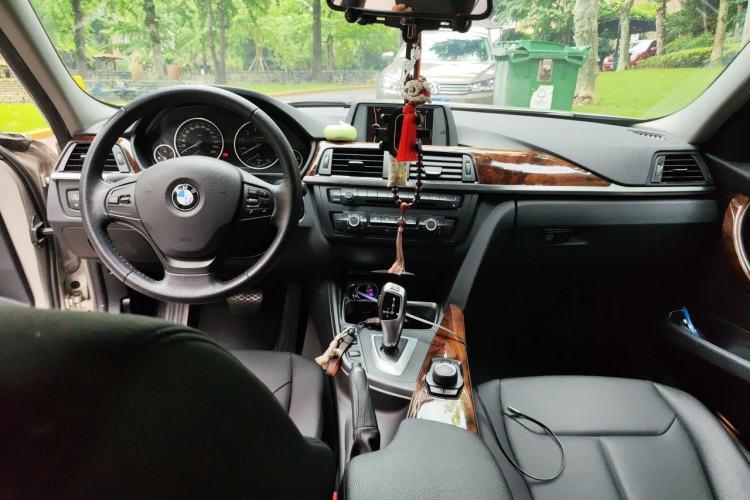 Used BMW 3 Series 2013 320Li Fashion Model Center Console