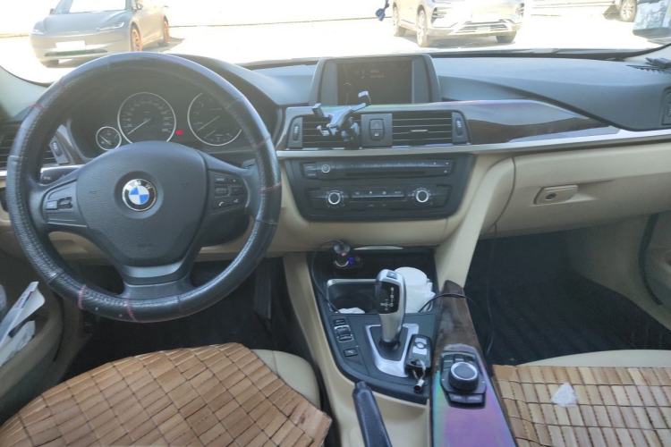 Used BMW 3 Series 2013 320Li Fashion Model Center Console