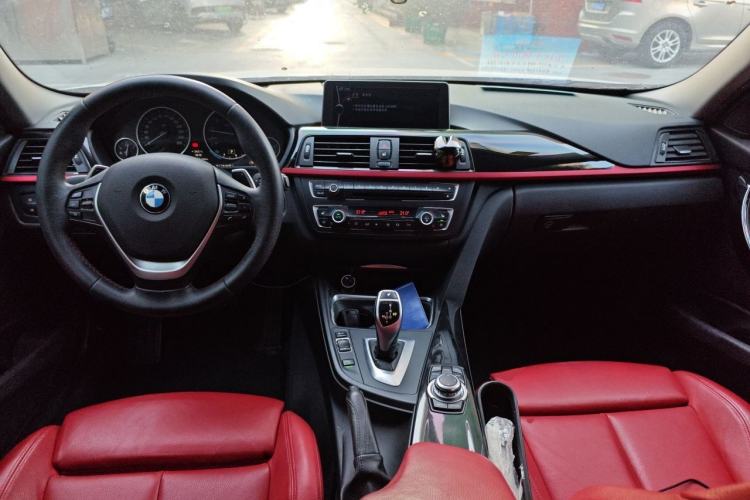 Used BMW 3 Series 2013 328i Sport Design Package Center Console