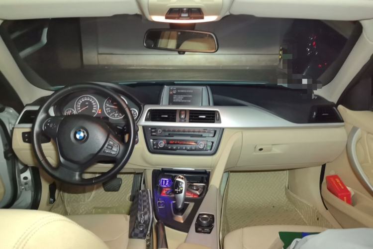 Used BMW 3 Series 2013 320i Sport Edition Center Console