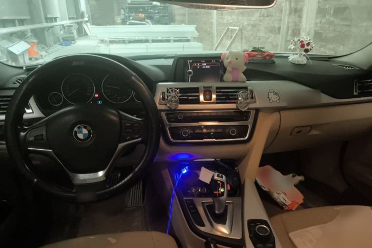 Used BMW 3 Series 2013 316i Active Edition Center Console