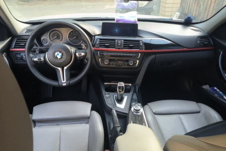 Used BMW 3 Series 2013 320i Sport Design Package Center Console