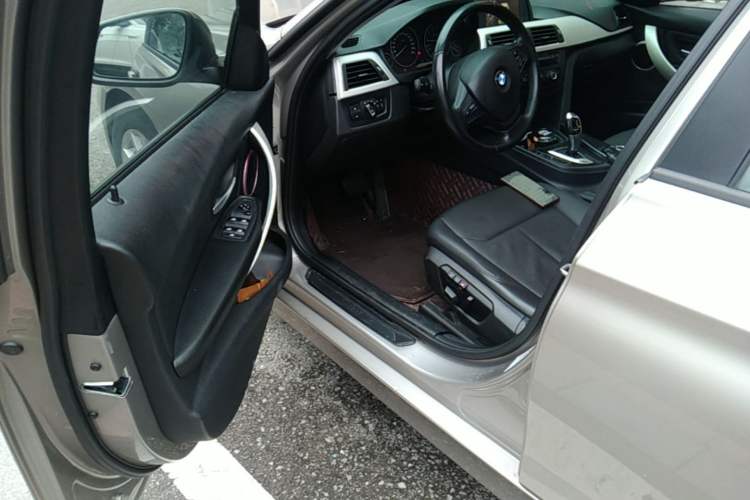 Used BMW 3 Series 2013 316i Active Edition Driver Seat