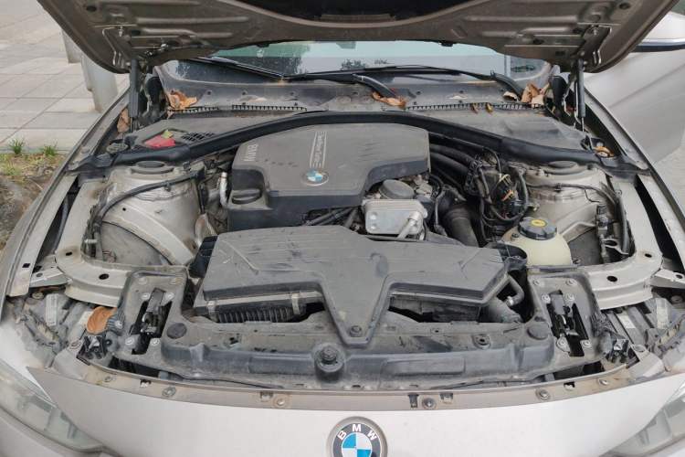 Used BMW 3 Series 2013 320Li Fashion Model Engine Bay