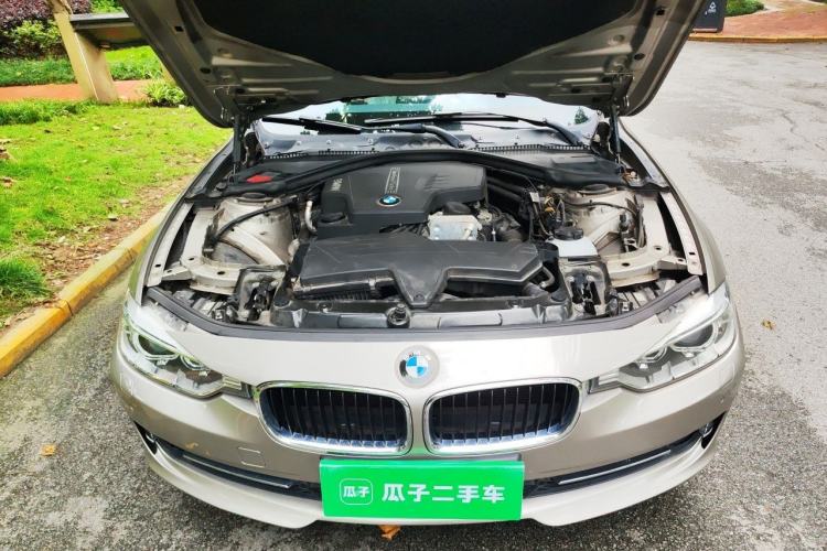 Used BMW 3 Series 2013 320Li Fashion Model Engine Bay
