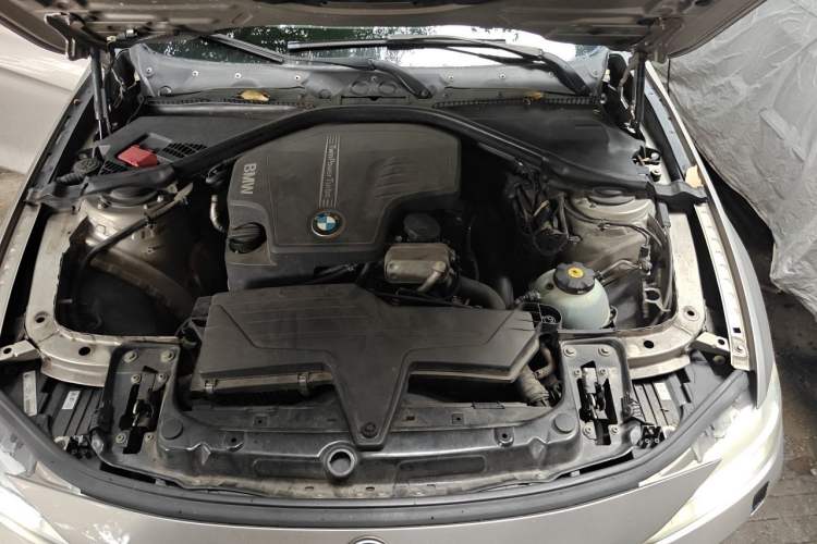 Used BMW 3 Series 2013 320Li Fashion Model Engine Bay