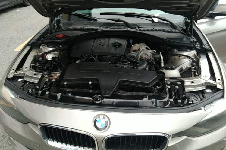 Used BMW 3 Series 2013 316i Active Edition Engine Bay