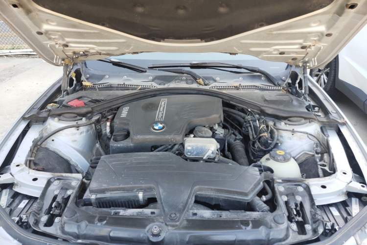 Used BMW 3 Series 2013 320Li Fashion Model Engine Bay