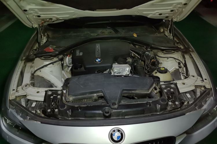 Used BMW 3 Series 2013 320i Sport Edition Engine Bay