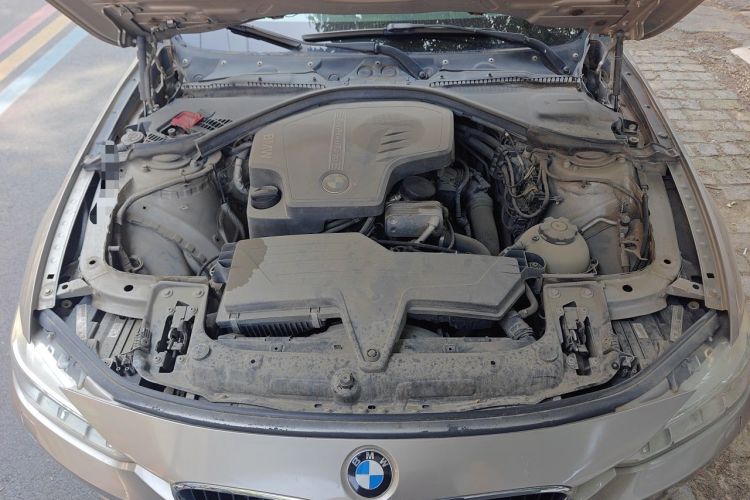 Used BMW 3 Series 2013 320Li Fashion Model Engine Bay