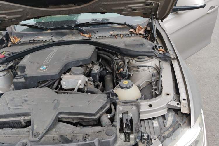 Used BMW 3 Series 2013 320Li Fashion Model Engine Bay Left