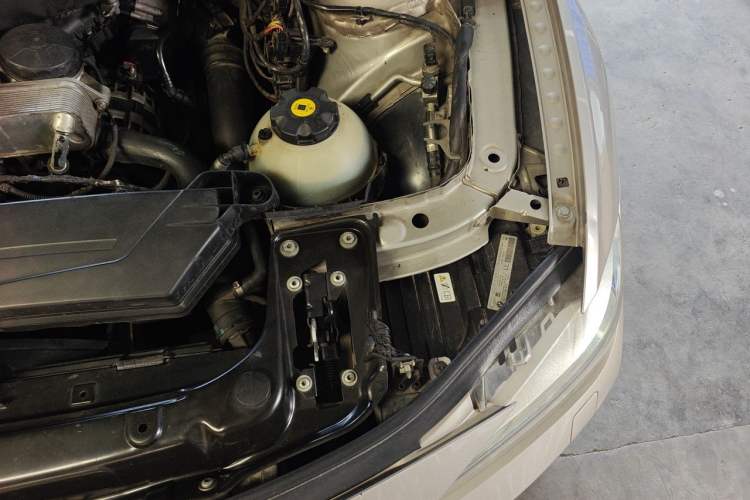 Used BMW 3 Series 2013 320Li Fashion Model Engine Bay Left