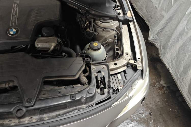 Used BMW 3 Series 2013 320Li Fashion Model Engine Bay Left