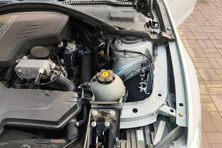 Used BMW 3 Series 2013 320Li Fashion Model Engine Bay Left